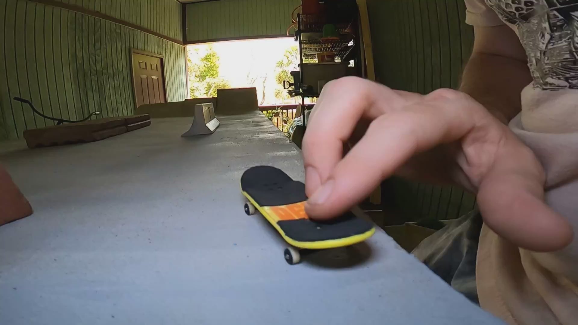 Load video: Fingerboarding